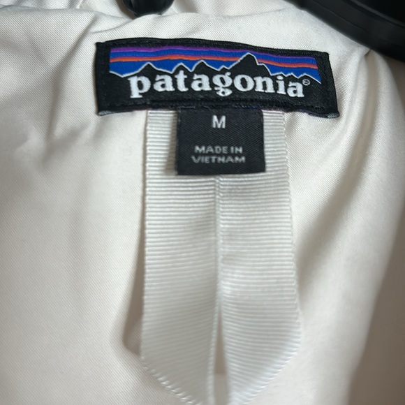 Patagonia women’s Hooded Lunar Frost vest. Size medium - Picture 3 of 7